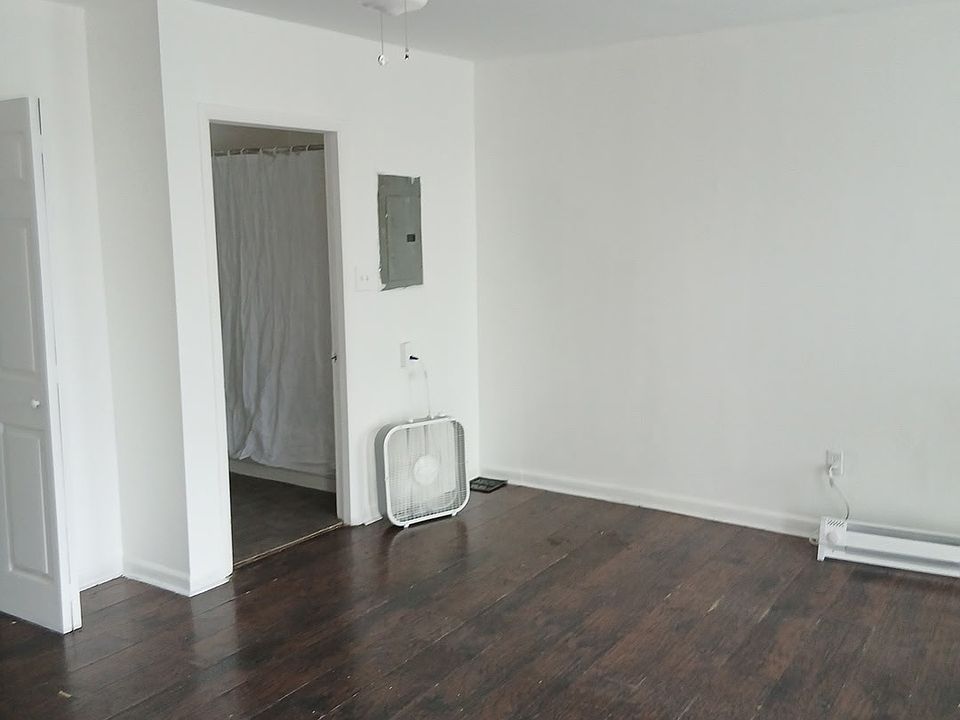 1st image of 1944 W Pratt St #2