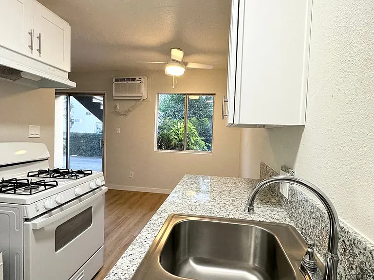 80 N Bonnie Ave — Photo 17