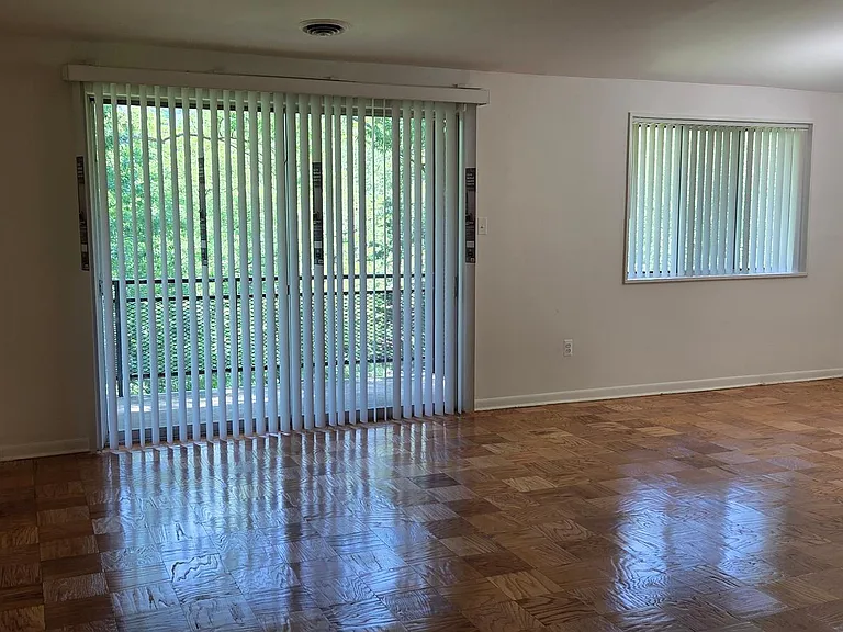 10424 Rockville Pike #402 — Photo 7