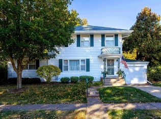 320 Forest Rd, Davenport, IA 52803