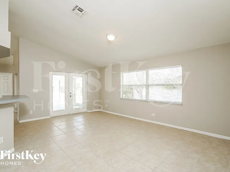 1828 SW 3rd Pl — Photo 9
