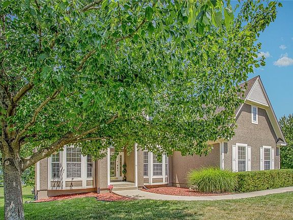 2nd image of 2424 SW Wintergreen Ct