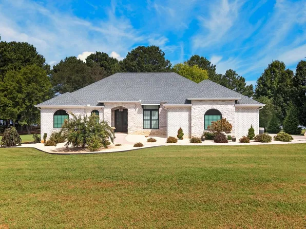 2460 Wild Pear Trl, Dandridge, TN 37725