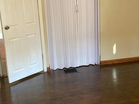 5th image of 224 Parkway Dr #1