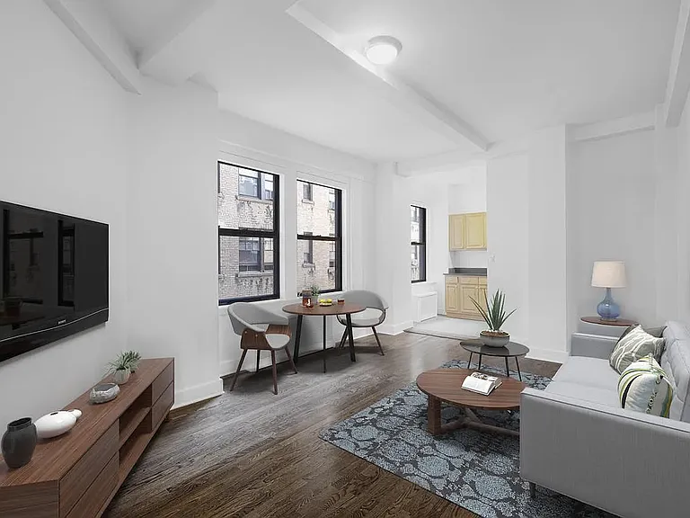 12 E 86th St #422 — Photo 3