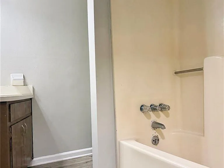 524 Julius Dr — Photo 8