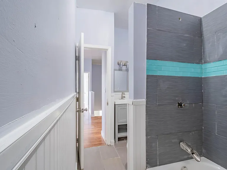 426 Borland St — Photo 4