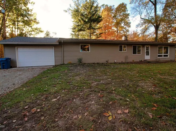 8661 Lincoln Lake Ave NE, Greenville, MI 48838