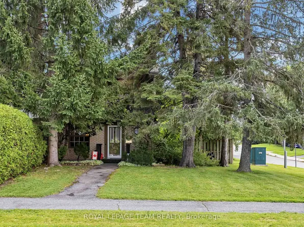 28 Monterey Dr, Ottawa, ON K2H 7A6