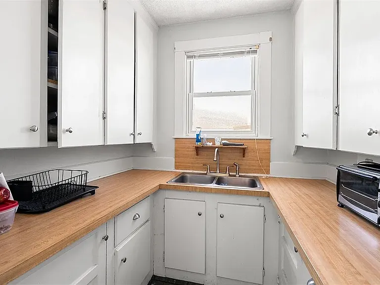 228-230 Euclid Ave #3 — Photo 5