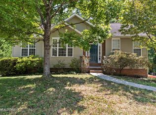 1800 Macqueen Ln, Knoxville, TN 37909