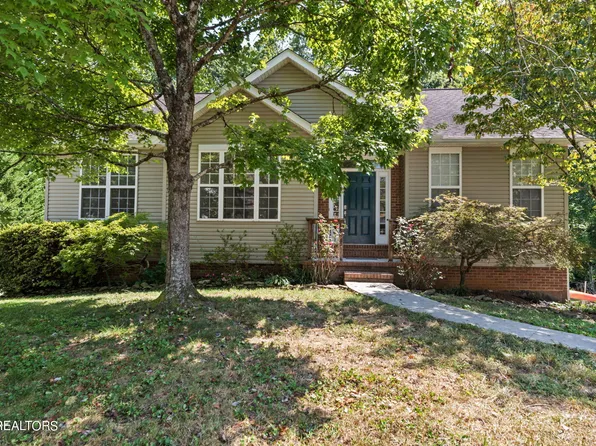 1800 Macqueen Ln, Knoxville, TN 37909