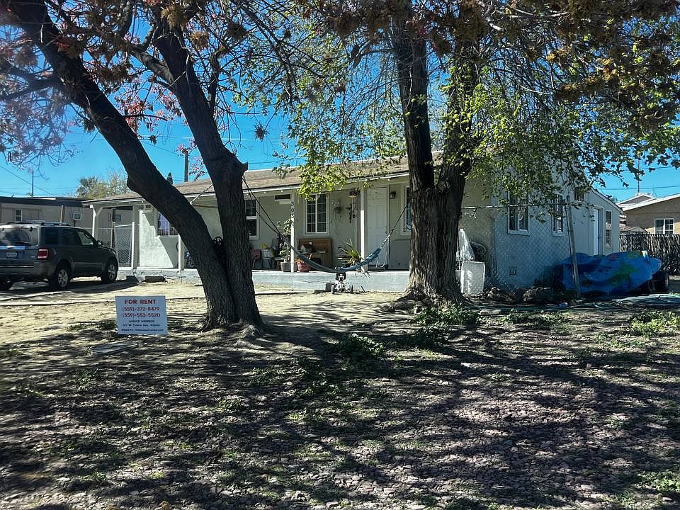 1st image of 305 E 9th St