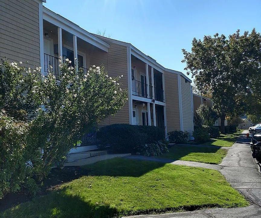 1st image of 403 Cocheco Ct #403