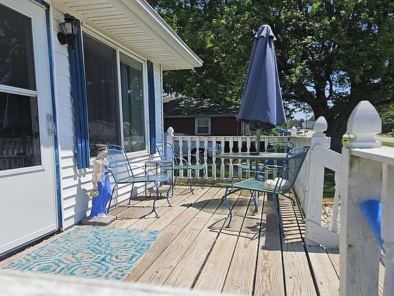 3rd image of 1752 W Green St