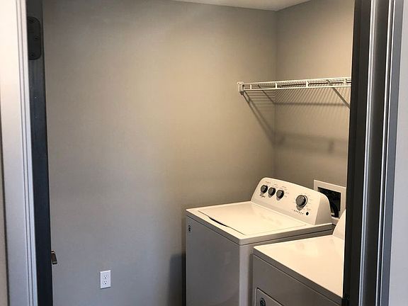 5th image of 3405 Aurora Ave
