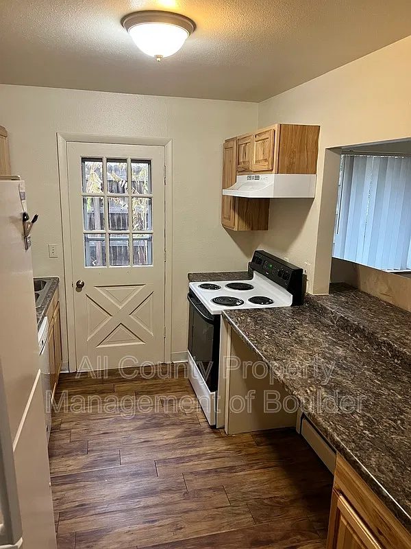 2 bed, 2.0 bath, 1400 sqft, $2,300 — Photo 3