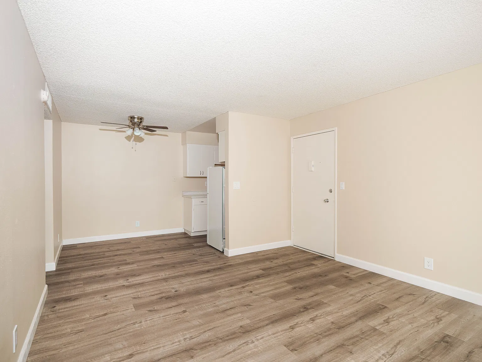 4875 Manzanita Ave — Photo 2