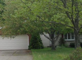 1636 Hawthorn St, Mogadore, OH 44260