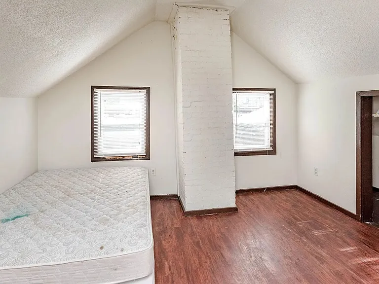 213 Waugh St — Photo 16