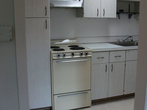 2nd image of 1701 Meadowbrook Dr APT 3