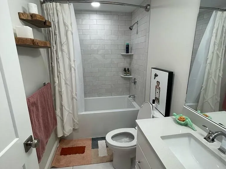 1400 Centre St #201 — Photo 8