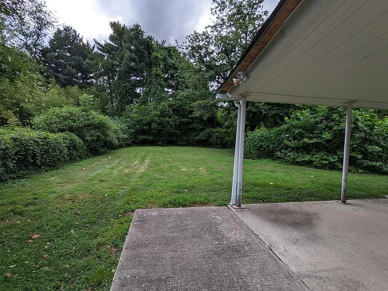 1201 Schumacher Dr — Photo 2