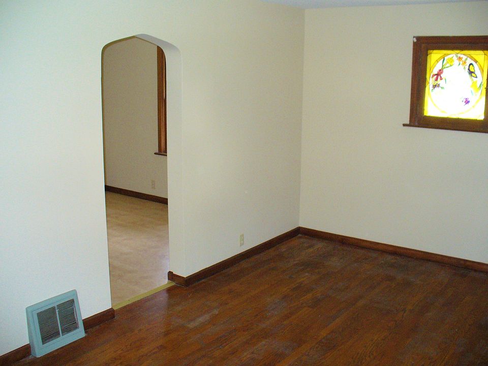 1st image of 210 W Holden Ave