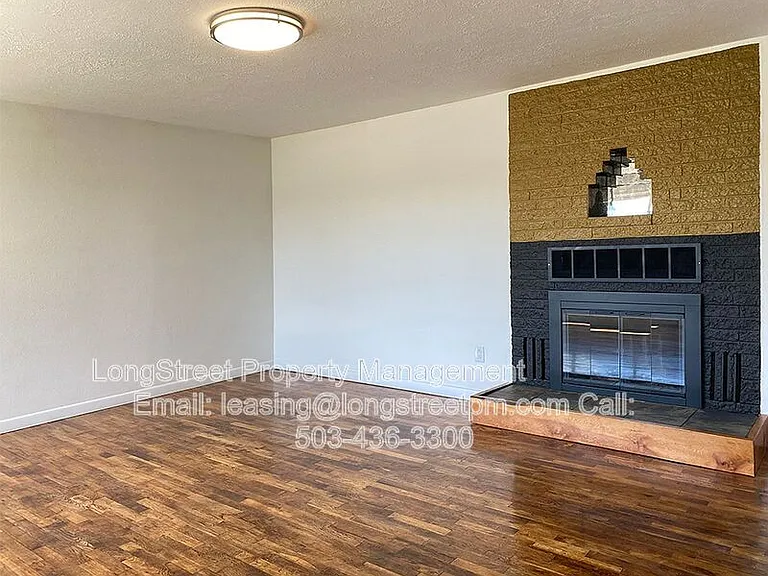 184 Gwinn St W — Photo 6