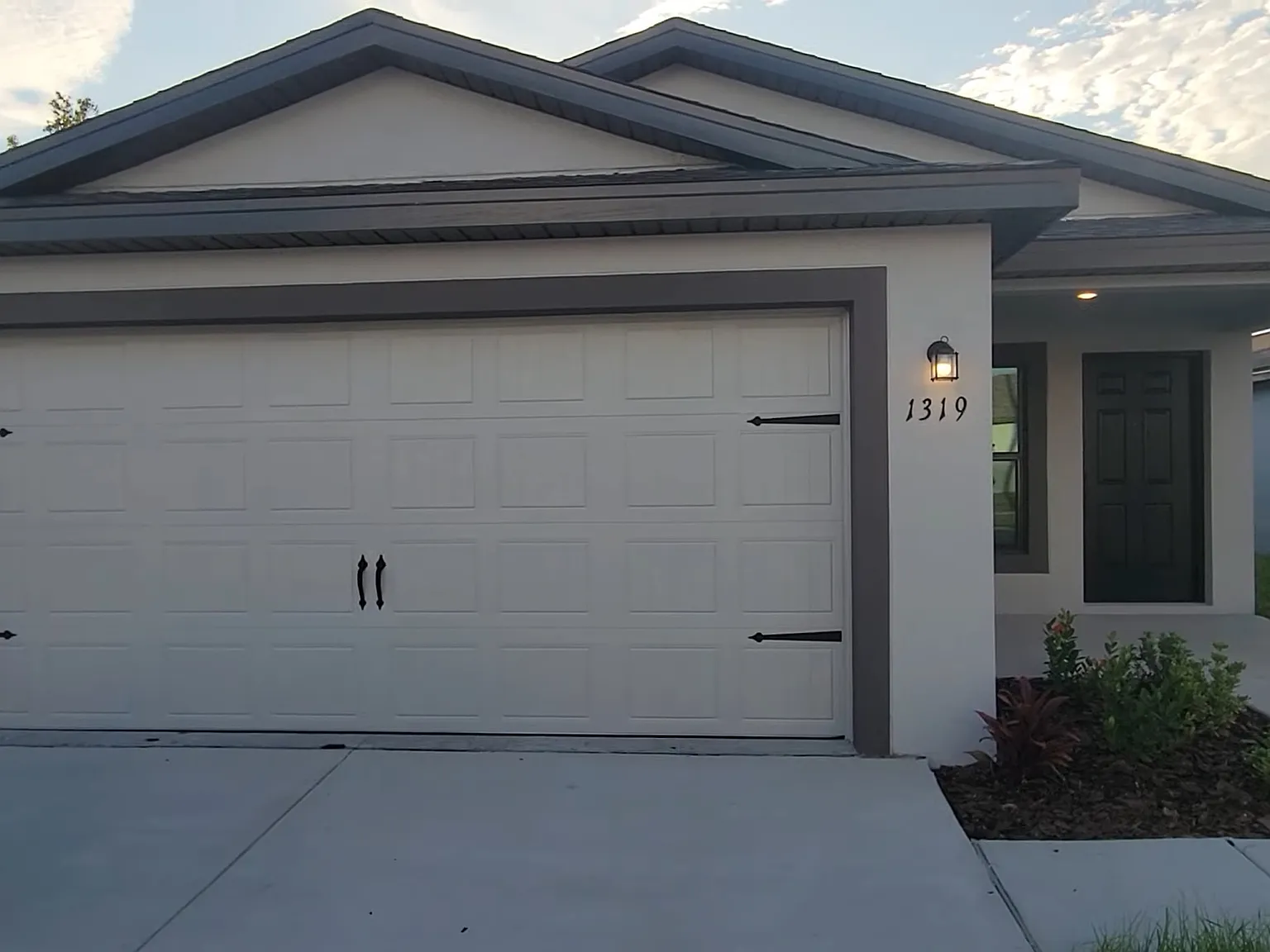 3 bed, 1498 sqft, $2,300 — Photo 1