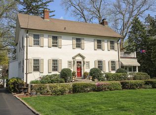 18 Little John Pl, White Plains, NY 10605