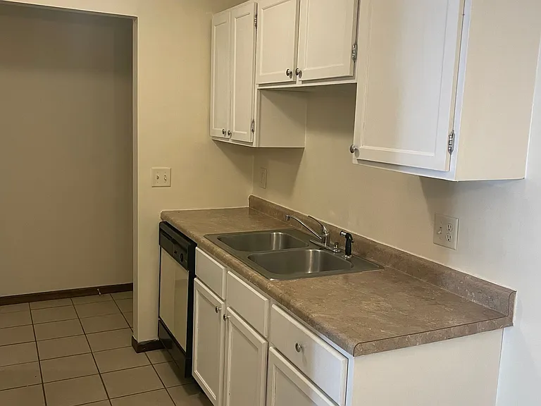 Pinecrest Apartments — Photo 21