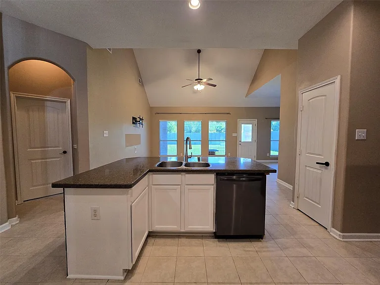 215 Danna St — Photo 10