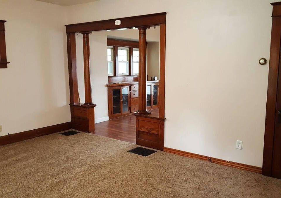 2nd image of 625 Nicholas St #House