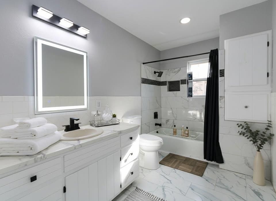 1st image of 916 N Lee St