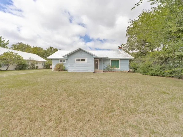 906 Coffield St, Bowie, TX 76230