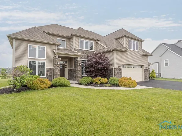 2902 Woods Edge Rd, Perrysburg, OH 43551