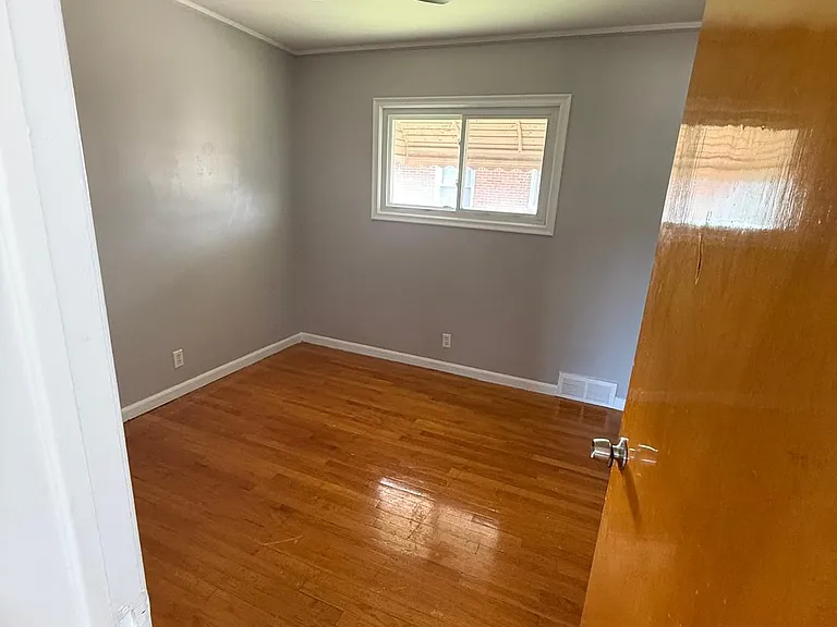 4176 Williams St — Photo 12