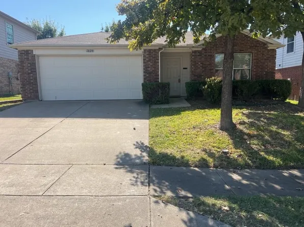 1820 White Feather Ln, Fort Worth, TX 76131