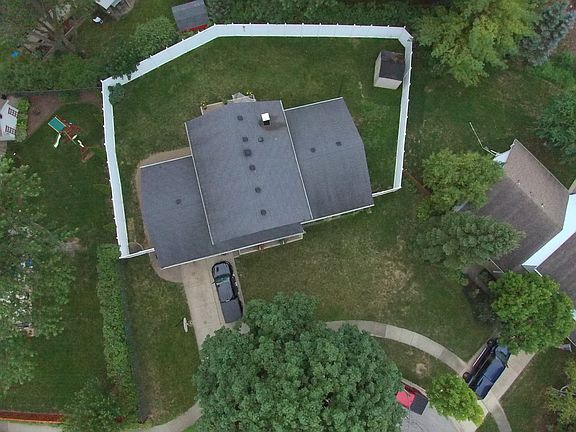 3rd image of 126 S Elizabeth Ct