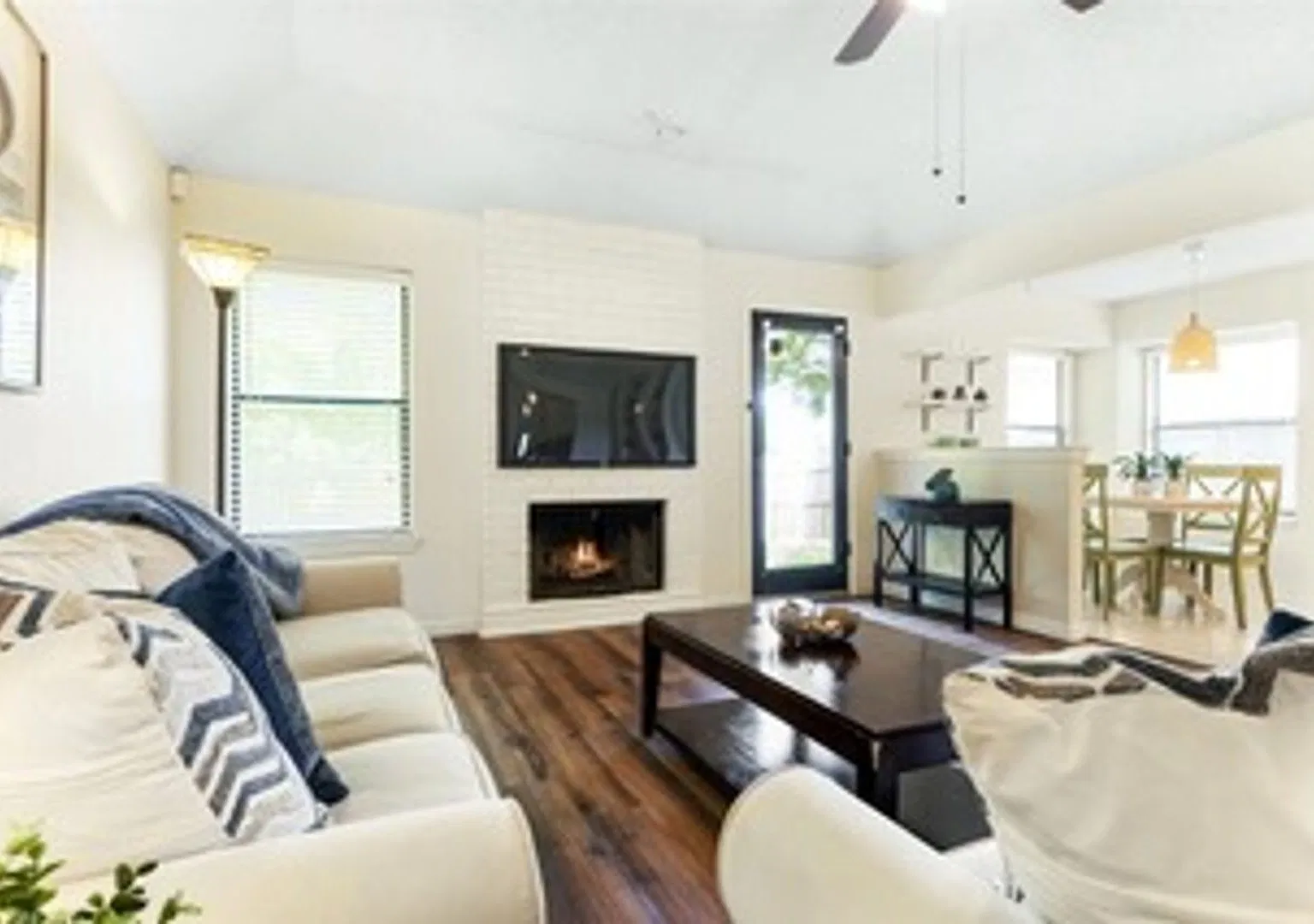 Beautiful 3 bedroom home in Green Leaf/Arlington - Zoned to Mansfield ISD — Photo 1
