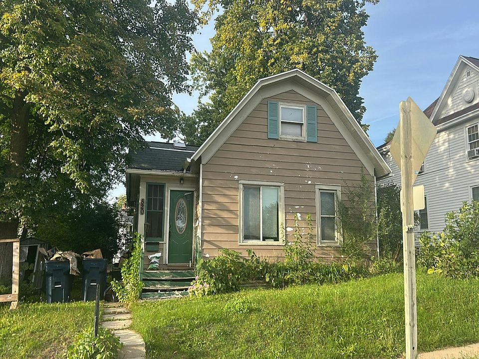 1st image of 820 E Lake St