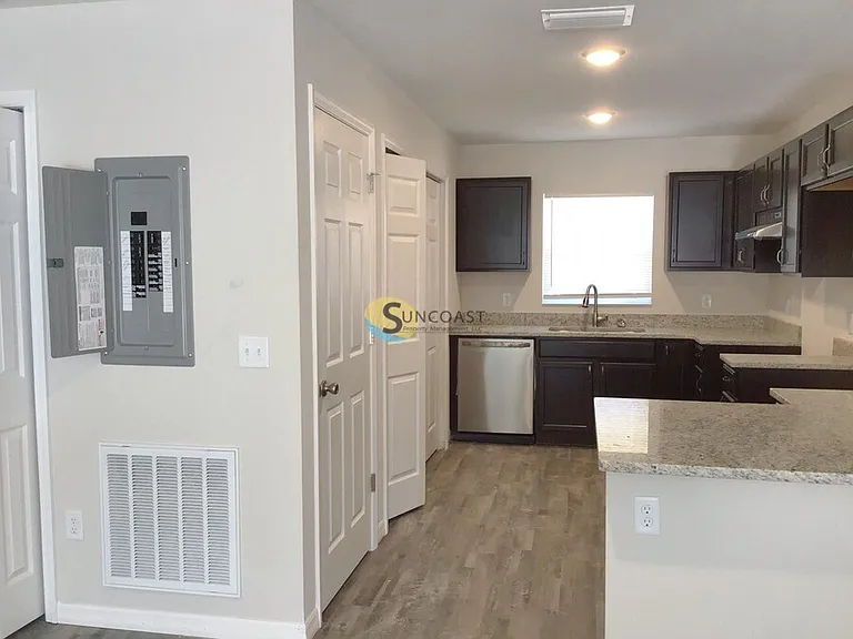 9106 N Travis Dr — Photo 5