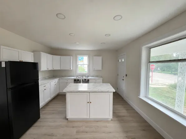 1912 Main St, Spring Grove, IL 60081