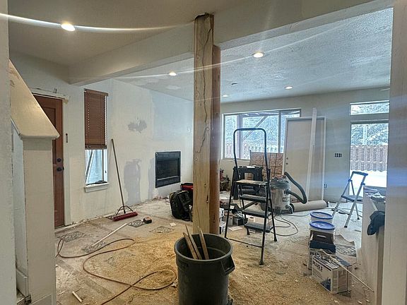 5th image of 1107 Station Loop Rd