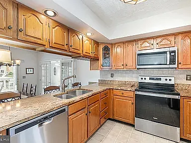 124 Ravenswood Ct — Photo 10
