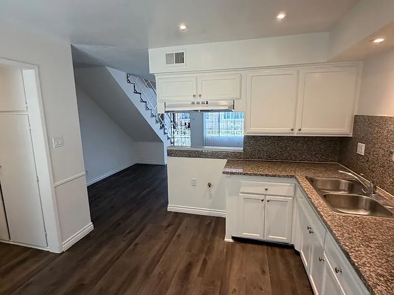 4340 Walnut — Photo 5