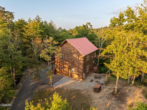 3rd image of 113 Little Round Top Ln