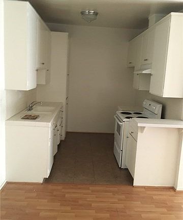 3rd image of 124 N Brighton St APT F