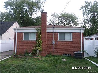3rd image of 17062 Russell Ave